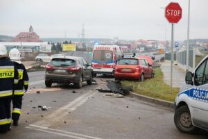 12.12.2020. Bilcza. Zderzenie dwóch samochodów osobowych / Wiktor Taszłow / Radio Kielce