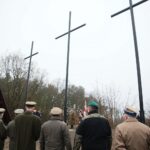 13.12.2020. Łopuszno. 77. rocznica rozstrzelania 15 Polaków przez hitlerowców / Wiktor Taszłow / Radio Kielce