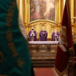 13.12.2020. Kielce. Msza święta w kieleckiej katedrze w intencji ofiar stanu wojennego i Ojczyzny. Na zdjęciu (w środku): Jan Piotrowski - biskup kielecki / Wiktor Taszłow / Radio Kielce