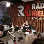 14.12.2020 Radio Kielce. Pierwszy dzień akcji „Choinka pod choinkę 2020”. Szymon Wydra i Paweł Solarz / Wiktor Taszłow / Radio Kielce