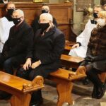 13.12.2020. Kielce. Msza święta w kieleckiej katedrze w intencji ofiar stanu wojennego i Ojczyzny. Na zdjęciu (od lewej): Andrzej Bętkowski - marszałek województwa świętokrzyskiego, poseł Krzysztof Lipiec - lider świętokrzyskich struktur PiS, Małgorzata Pruś - dyrektor biura poselskiego Krzysztofa Lipca / Wiktor Taszłow / Radio Kielce