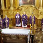 13.12.2020. Kielce. Msza święta w kieleckiej katedrze w intencji ofiar stanu wojennego i Ojczyzny pod przewodnictwem biskupa kieleckiego Jana Piotrowskiego / Wiktor Taszłow / Radio Kielce