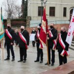 13.12.2020. Kielce. Obchody 39. rocznicy wprowadzenia stanu wojennego w Polsce. Złożenie kwiatów przed pomnikiem bł. ks. Jerzego Popiełuszki / Wiktor Taszłow / Radio Kielce