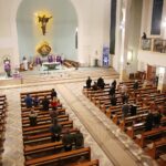 13.12.2020 Kielce. Przekazanie Betlejemskiego Światła Pokoju / Wiktor Taszłow / Radio Kielce