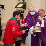 13.12.2020 Kielce. Przekazanie Betlejemskiego Światła Pokoju / Wiktor Taszłow / Radio Kielce