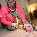 13.12.2020 Kielce. Przekazanie Betlejemskiego Światła Pokoju / Wiktor Taszłow / Radio Kielce