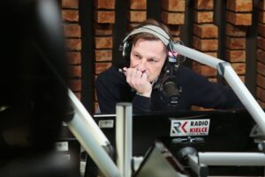 14.12.2020 Radio Kielce. Pierwszy dzień akcji „Choinka pod choinkę 2020”. Paweł Solarz / Wiktor Taszłow / Radio Kielce