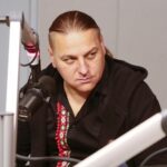 15.12.2020 Radio Kielce. Finał drugiego dnia akcji Radia Kielce "Choinka pod choinkę". Na zdjęciu: Łukasz Golec z GolecuOrkiestra / Wiktor Taszłow / Radio Kielce