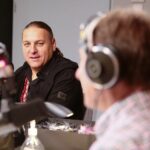 15.12.2020 Radio Kielce. Finał drugiego dnia akcji Radia Kielce "Choinka pod choinkę". Na zdjęciu: Łukasz Golec z GolecuOrkiestra, Paweł Solarz / Wiktor Taszłow / Radio Kielce