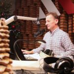15.12.2020 Radio Kielce. Finał drugiego dnia akcji Radia Kielce "Choinka pod choinkę". Na zdjęciu: Paweł Solarz / Wiktor Taszłow / Radio Kielce