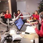 16.12.2020. Radio Kielce. Finał trzeciego dnia akcji Radia Kielce "Choinka pod choinkę". Na zdjęciu: Weronika Stachura, Agata Kołodziej, Katarzyna Lisowska, Paweł Solarz / Wiktor Taszłow / Radio Kielce