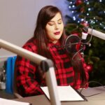 16.12.2020. Radio Kielce. Finał trzeciego dnia akcji Radia Kielce "Choinka pod choinkę". Na zdjęciu: Agata Kołodziej / Wiktor Taszłow / Radio Kielce