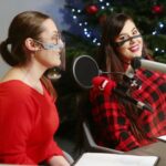 16.12.2020. Radio Kielce. Finał trzeciego dnia akcji Radia Kielce "Choinka pod choinkę". Na zdjęciu: Weronika Stachura, Agata Kołodziej / Wiktor Taszłow / Radio Kielce