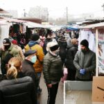 18.12.2020. Kielce. Choinki i karpie na kieleckich targowiskach / Wiktor Taszłow / Radio Kielce