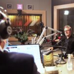 18.12.2020. Radio Kielce. Finał piątego dnia akcji Radia Kielce "Choinka pod choinkę". Na zdjęciu: Piotr Salata / Wiktor Taszłow / Radio Kielce