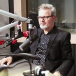 18.12.2020. Radio Kielce. Finał piątego dnia akcji Radia Kielce "Choinka pod choinkę". Na zdjęciu: Piotr Salata / Wiktor Taszłow / Radio Kielce