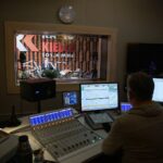 18.12.2020. Radio Kielce. Finał piątego dnia akcji Radia Kielce "Choinka pod choinkę". Na zdjęciu (od lewej): / Wiktor Taszłow / Radio Kielce