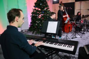 18.12.2020. Studiu Gram Radia Kielce. Koncert Piotr Salata i Kuba Kowalski Quartet / Wiktor Taszłow / Radio Kielce