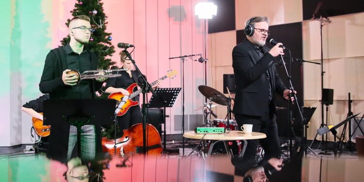 18.12.2020. Studiu Gram Radia Kielce. Koncert Piotr Salata i Kuba Kowalski Quartet / Wiktor Taszłow / Radio Kielce