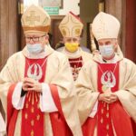 25.12.2020 Kielce. Msza w katedrze. Na zdjęciu biskup (od lewej): Andrzej Kaleta, Jan Piotrowski i Marian Florczyk / Wiktor Taszłow / Radio Kielce