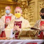 25.12.2020 Kielce. Msza w katedrze. Na zdjęciu: biskup Jan Piotrowski / Wiktor Taszłow / Radio Kielce