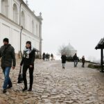 25.12.2020 Święty Krzyż. Turyści / Wiktor Taszłow / Radio Kielce