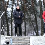 09.01.2021. Kielce. Pierwszy trening piłkarzy Korony. Na zdjęciu (z lewej): Maciej Bartoszek - trener / Korona Kielce