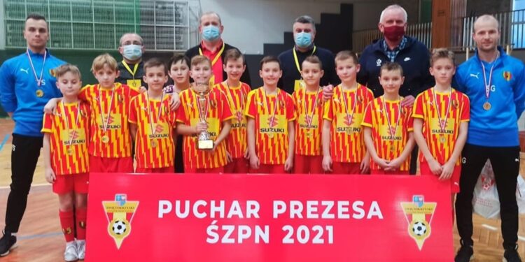 31.01.2021 Kielce. Korona I Kielce najlepsza w turnieju piłki nożnej chłopców z rocznika 2010 o Puchar Prezesa ŚZPN / Świętokrzyski Związek Piłki Nożnej w Kielcach / Facebook