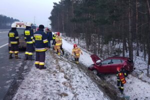 29.01.2021. Niewachlów. Wypadek na S7 / OSP KSRG Piekoszów