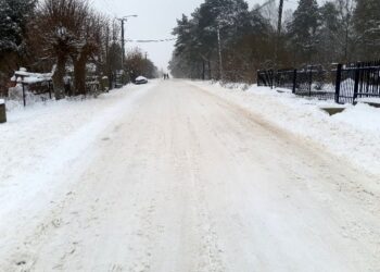 20.01.2021. Mokra. Nieodśnieżona droga / Łukasz Kłys