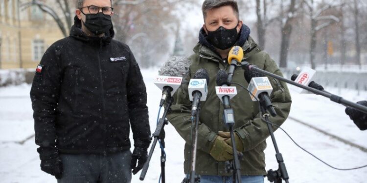 16.01.2021. Warszawa. Briefing dotyczący programu szczepień. Na zdjęciu (od lewej): Michał Kuczmierowski - prezes Agencji Rezerw Materiałowych i Michał Dworczyk - szef Kancelarii Premiera / PAP/Leszek Szymański