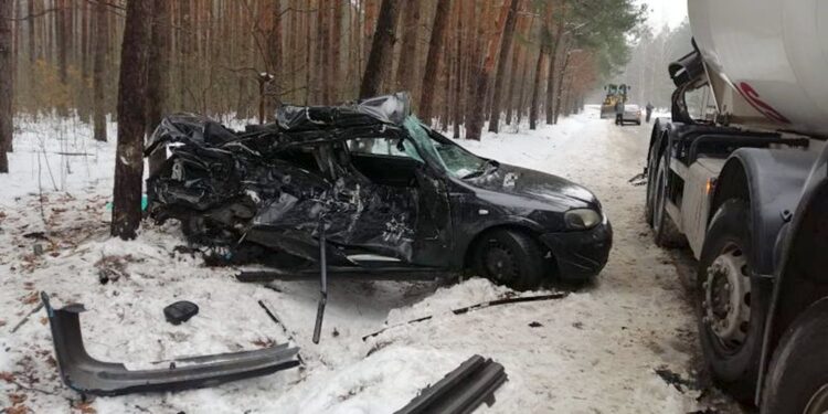 20.01.2021. Owadów. Miejsce wypadku, w którym zginął 21-letni kierowca / mazowiecka.policja.gov.pl