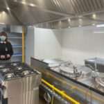 25.01.2021 Kielce. Wyremontowana kuchnia w SP nr 8. Na zdjęciu: Urszula Dulnik - dyrektor szkoły / Daniel Lenart / Radio Kielce