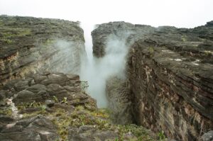 23.01.2021. Muzyczne podróże. Wenezuela. Park Narodowy Canaima / Danuta Rasała