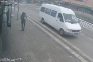 Kielce. Bus parkujący w zatoce autobusowej / strazmiejska.kielce.pl