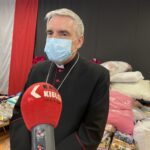 13.01.2021 Sandomierz. Przekazanie darów zebranych przez Caritas Diecezji Sandomierskiej w ramach akcji „Gwiazdka dla potrzebującego". Na zdjęciu biskup diecezji sandomierskiej Krzysztof Nitkiewicz / Grażyna Szlęzak-Wójcik / Radio Kielce