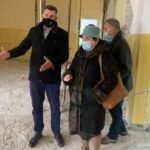 16.01.2021. Sandomierz. Rozbudowa i remont Miejskiej Biblioteki Publicznej. Na zdjęciu (od lewej): Marcin Marzec - burmistrz Sandomierza, Barbara Rożek - dyrektor Miejskiej Biblioteki Publicznej, Krzysztof Kwieciński - Urząd Miasta Sandomierz / Urząd Miasta Sandomierz