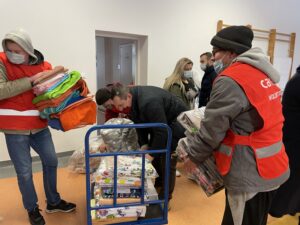 13.01.2021 Sandomierz. Przekazanie darów zebranych przez Caritas Diecezji Sandomierskiej w ramach akcji „Gwiazdka dla potrzebującego" / Grażyna Szlęzak-Wójcik / Radio Kielce