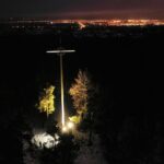 22.01.2021 Kielce. Podświetlony krzyż na Bruszni / Jarosław Kubalski / Radio Kielce