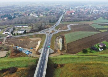 14.12.2020. Nowy Korczyn. Most przez Wisłę łączący województwa świętokrzyskie i małopolskie / Jarosław Kubalski / Radio Kielce