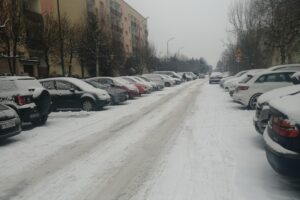 30.01.2021 Busko-Zdrój. Drogi po opadach śniegu / Marta Gajda / Radio Kielce