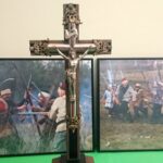 22.01.2021. Pińczów. Muzeum Regionalne. Zabytki z okresu powstania styczniowego: krucyfiks z symboliką powstańczą / Marta Gajda / Radio Kielce