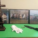 22.01.2021. Pińczów. Muzeum Regionalne. Zabytki z okresu powstania styczniowego: krucyfiks z symboliką powstańczą, pociski – nietypowe, grot włóczni / Marta Gajda / Radio Kielce