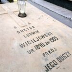 06.01.2021. Opatów. Grób doktora Ludwika Wiciejewskiego po renowacji / Emilia Sitarska / Radio Kielce