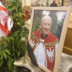 05.06.2020. Kałków. Modlitwa pożegnalna ks. Czesława Wali / Anna Głąb / Radio  Kielce