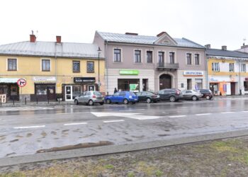 08.01.2021. Końskie. Kamienice w centrum Końskich / Magdalena Galas-Klusek / Radio Kielce