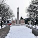 Końskie. W 1946 roku na pustym placu po cerkwi postawiono pomnik upamiętniający wydarzenia obu wojen światowych / Magdalena Galas-Klusek / Radio Kielce