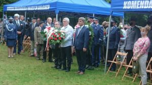 12.09.2020 Wykus. Uroczystości upamiętniające żołnierzy Jana Piwnika „Ponurego” i Eugeniusza Kaszyńskiego „Nurta”. Na zdjęciu Na zdjęciu: Andrzej Bętkowski - marszałek województwa, Andrzej Pruś - przewodniczący sejmiku województwa świętokrzyskiego / Anna Głąb / Radio Kielce