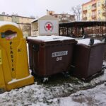 16.01.2021. Starachowice. Odwrócone pojemniki na odpady / Anna Głąb / Radio Kielce