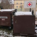 16.01.2021. Starachowice. Odwrócone pojemniki na odpady / Anna Głąb / Radio Kielce